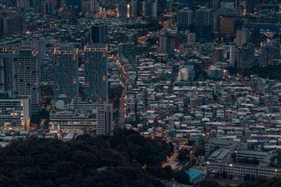 Réussir en volatilité : l'art de l'ajustement tactique continu
